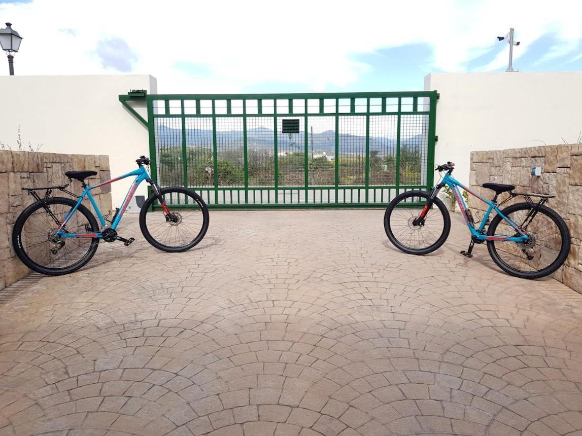 Appt 401-3-Bed-Heaven Beach-Paseo-All Year Heated Pool-Free Bikes Estepona Exterior foto