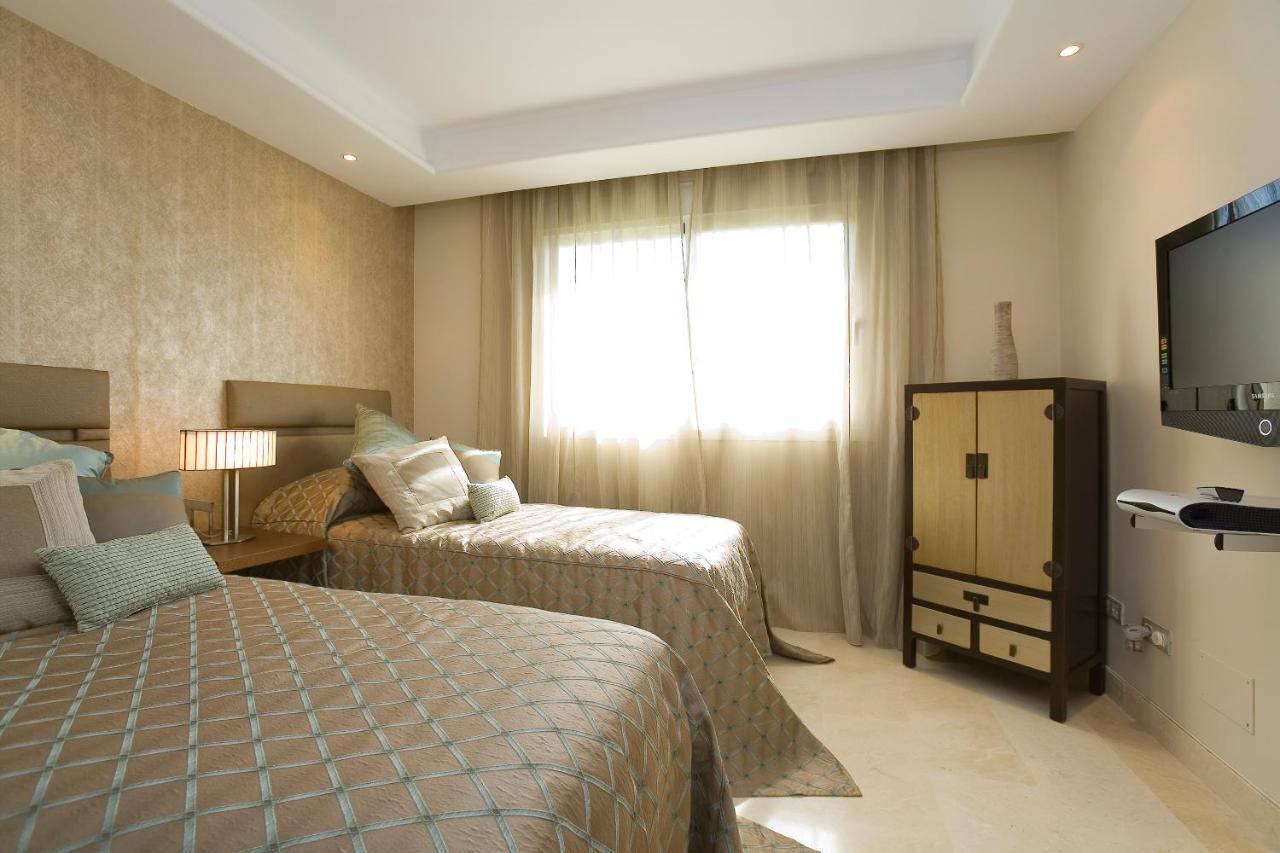 Appt 401-3-Bed-Heaven Beach-Paseo-All Year Heated Pool-Free Bikes Estepona Exterior foto